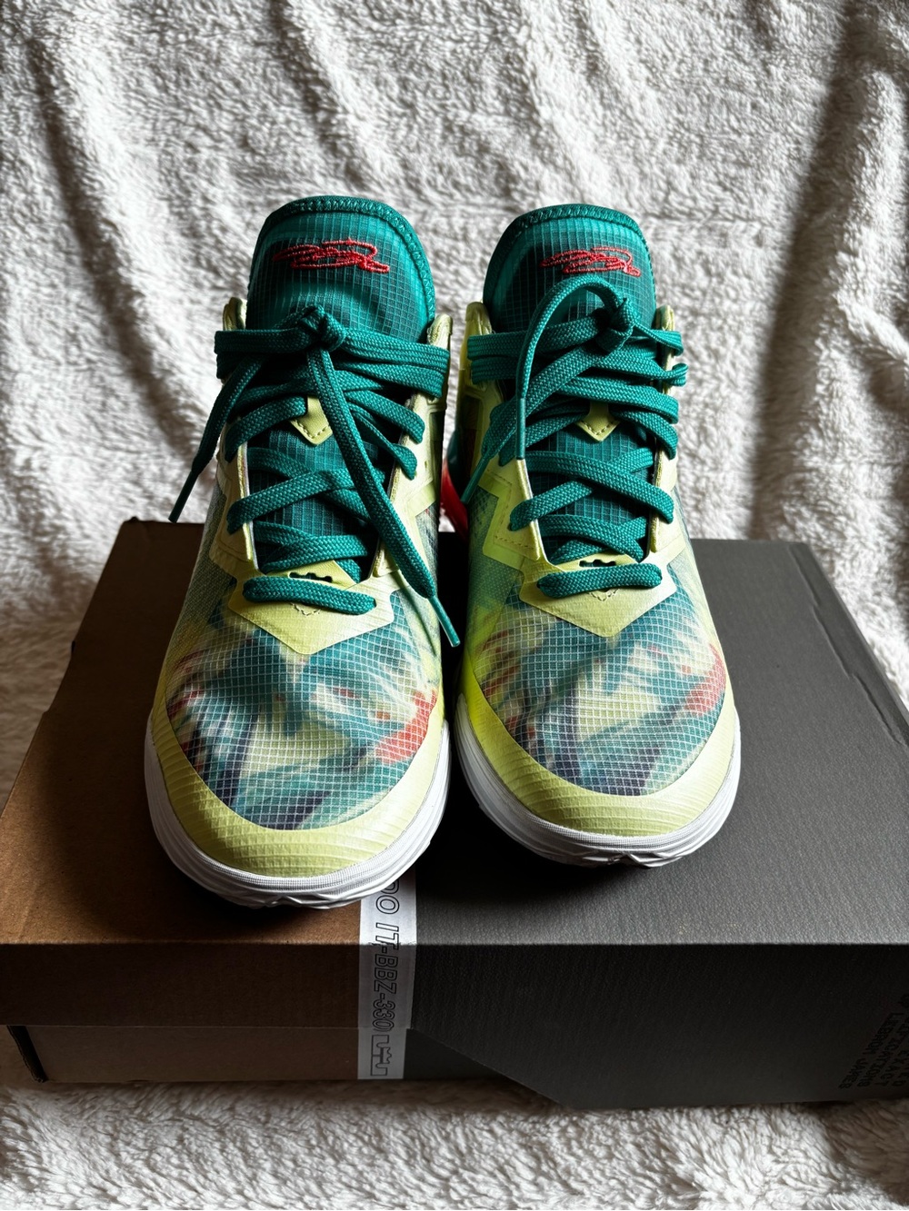 Nike LeBron XVIII Low - White / Lime / Bright Mango